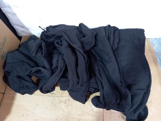 LOT OF APPROXIMATELY 5 BRAND NEW FRUIT OF THE LOOM BLACK TRACKSUIT BOTTOMS - XL