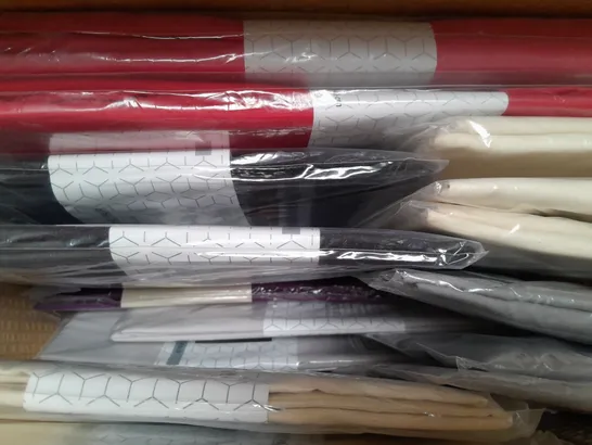 BOX OF APPROXIMATELY 15 ASSORTED SASA CRAZE BEDDING ITEMS IN VARIOUS STYLES AND COLOURS