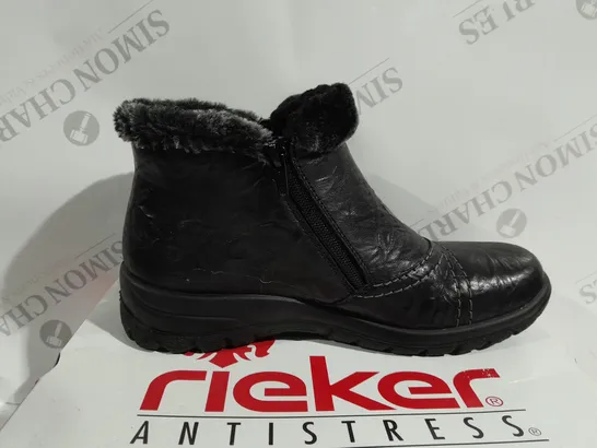 BOXED PAIR OF RIEKER ANKLE BOOTS WITH FUR CUFF IN BLACK - SIZE 6.5