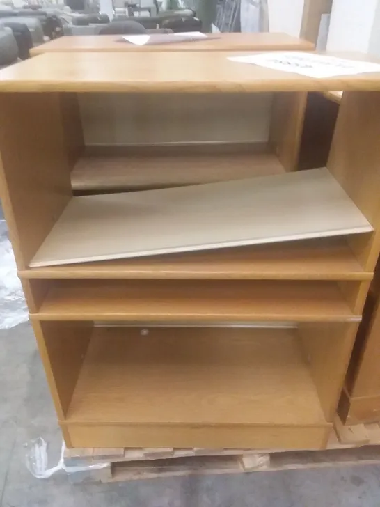 WOODEN 3 SHELF BOOKCASE