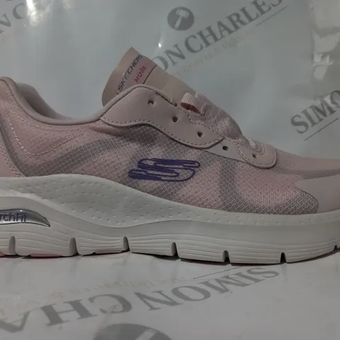 PAIR OF SKECHERS TRAINERS IN PALE PINK SIZE 6