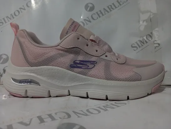 PAIR OF SKECHERS TRAINERS IN PALE PINK SIZE 6