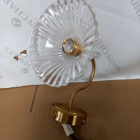 GOLD ANTIQUE STYLE WALL LIGHT 