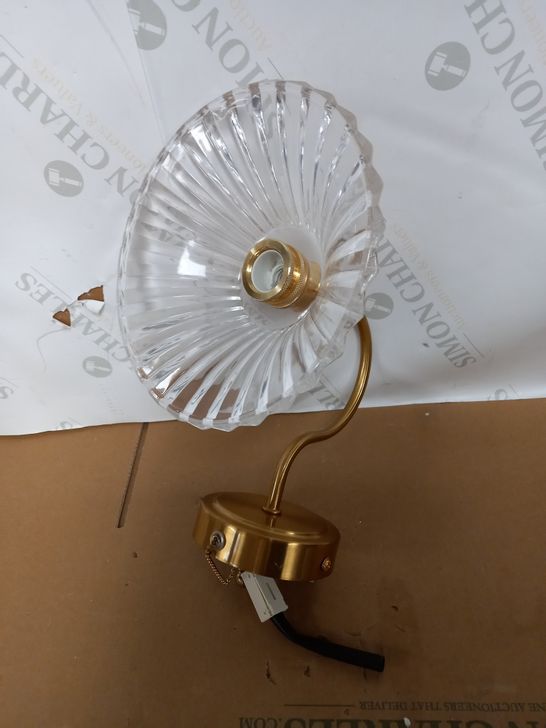 GOLD ANTIQUE STYLE WALL LIGHT 