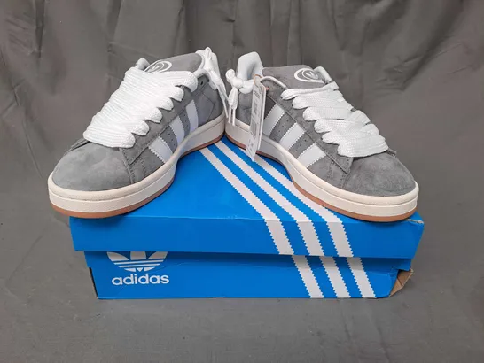 BOXED PAIR OF ADIDAS CAMPUS SHOES IN GREY/WHITE UK SIZE 6