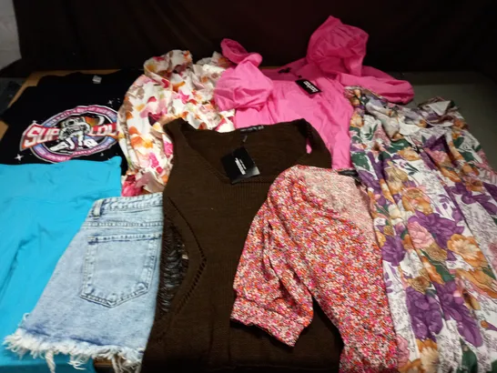 LARGE QUANTITY OF ASSORTED CLOTHING ITEMS TO INCLUDE PRETTYLITTLETHING, BOOHOO AND NEW LOOK
