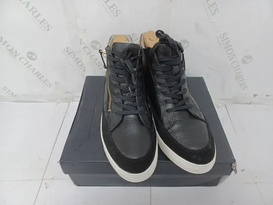 BOXED PAIR OF NATURALIZER HI TOP TRAINERS IN BLACK SIZE 6.5 