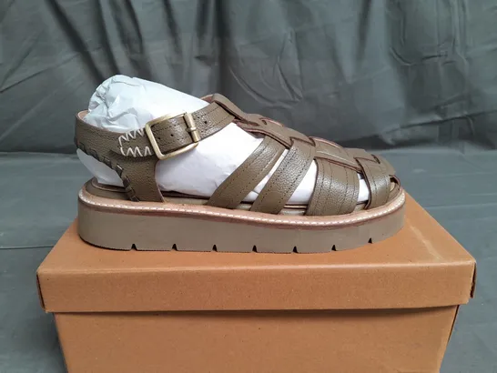 BOXED PAIR OF WHITE STUFF FISHERMAN SANDALS SIZE UK 5