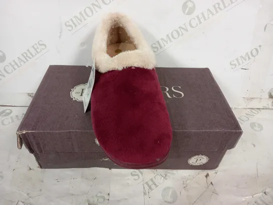 BOXED PAIR OF PAVERS SLIPPERS IN BURGUNDY UK SIZE 5