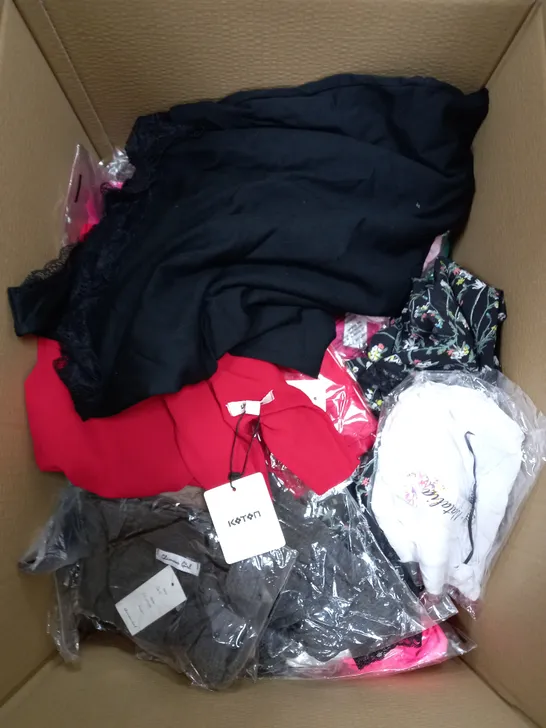 BOX OF APPROXIMATELY 20 CLOTHING ITEMS TO INCLUDE TOPS, DRESSES, SHORTS ETC