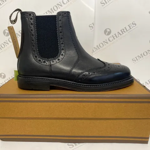 BOXED PAIR OF CATESBY BLACK BOOTS SIZE 8