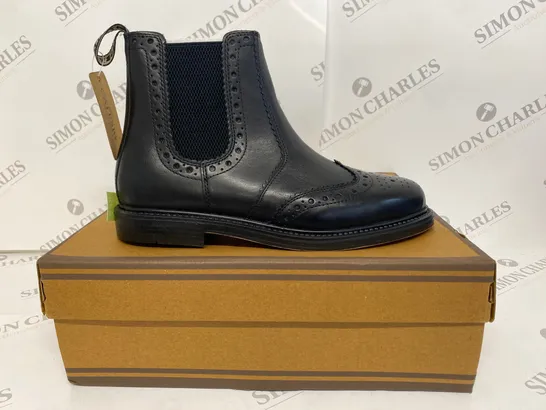 BOXED PAIR OF CATESBY BLACK BOOTS SIZE 8