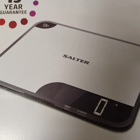 SALTER KITCHEN SCALE - MAX 15KG