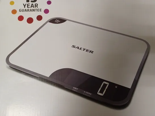 SALTER KITCHEN SCALE - MAX 15KG