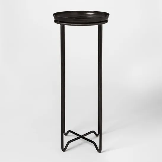 SET OF 2 BLACK METAL PLANT STANDS