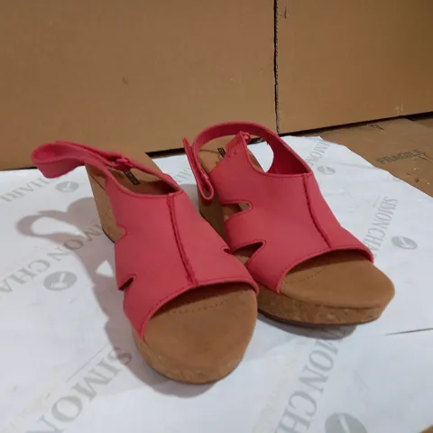 BOXED CLARKS ANNADEL BARI WEDGE SANDAL WIDE FIT CORAL STYLE SIZE 6