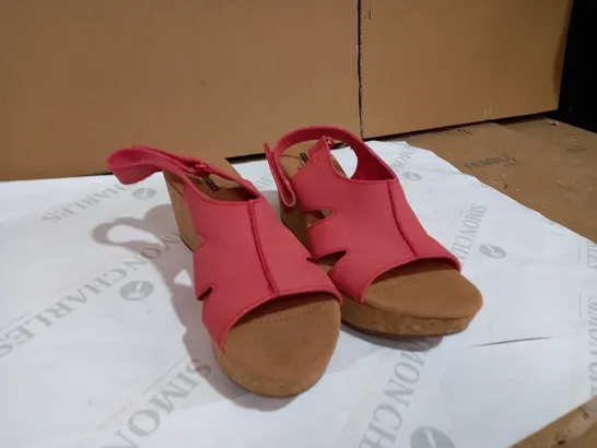 BOXED CLARKS ANNADEL BARI WEDGE SANDAL WIDE FIT CORAL STYLE SIZE 7