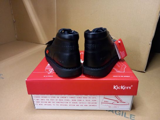 BOXED PAIR OF KICKERS BLACK JNR LEATHER ANKLE BOOTS - SIZE 12.5