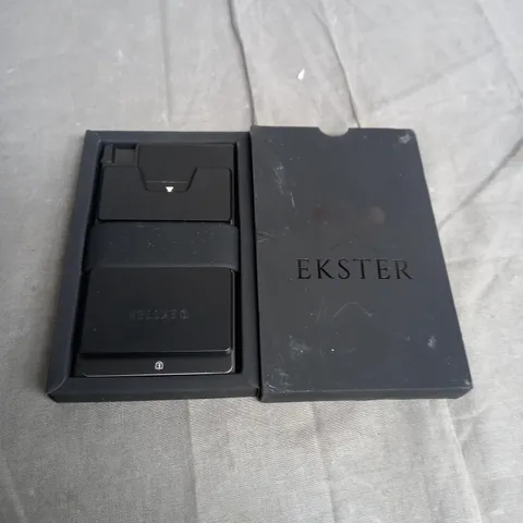 BOXED EKSTER ALUMINUM CARDHOLDER