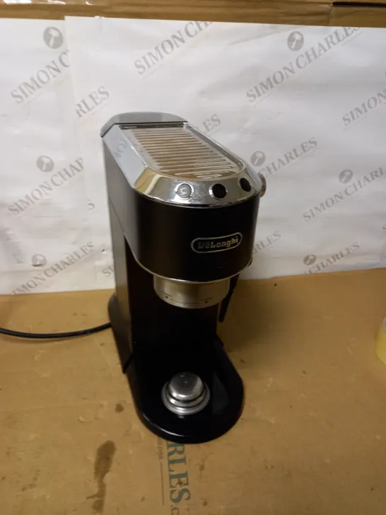 DE'LONGHI DEDICA COFFEE MACHINE