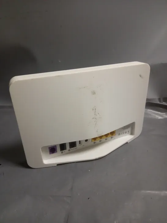 SKY BROADBAND WIFI MAX HUB SR213