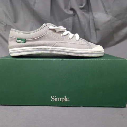 BOXED PAIR OF SIMPLE SATIRE CANVAS SNEAKERS IN GREY SIZE 4