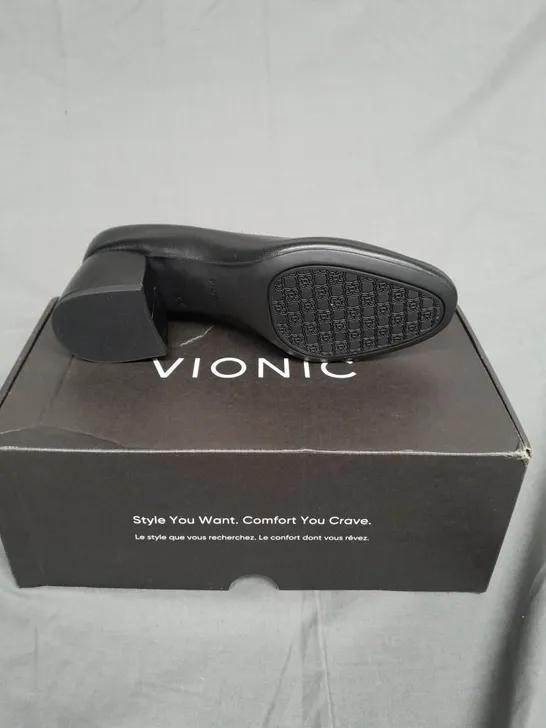 BOXED PAIR OF VIONIC BLACK BLOCK HEEL PUMP SIZE 6