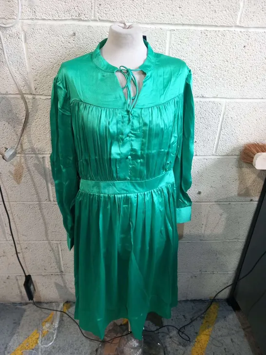 THREE BRAND NEW DESTELLO SATIN EMERALD GREEN DRESS