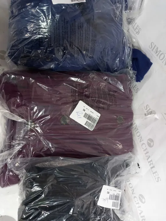 BOX OF ASSORTED CLOTHINGS TO INCLUDE NAVY SWEATSHIRT - 4XL CRISP BERRY TOP - BLACK STRIP COMBO JUMPER  