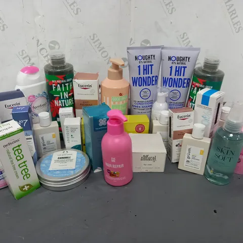 APPROXIMATELY 20 ASSORTED COSMETICS ITEMS TO INCLUDE N07 LIFT & LUMINATE EYE CREAM (15ml), EUCERIN ANTI-PIGMENT DAY CREAM (50ml), LA ROCHE-POSAY DAILY REPAIR NIGHT MOISTURISER (40ml), ETC