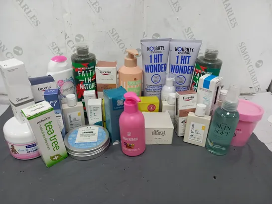 APPROXIMATELY 20 ASSORTED COSMETICS ITEMS TO INCLUDE N07 LIFT & LUMINATE EYE CREAM (15ml), EUCERIN ANTI-PIGMENT DAY CREAM (50ml), LA ROCHE-POSAY DAILY REPAIR NIGHT MOISTURISER (40ml), ETC