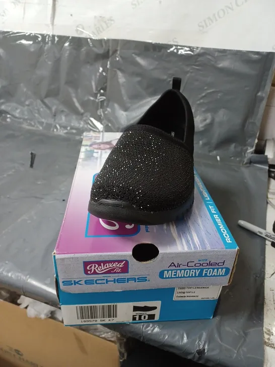 BOXED PAIR OF SKECHERS RELAXED FIT AIR COOLED MEMORY FOAM TRAINERS UK SIZE 7 - BLACK - 