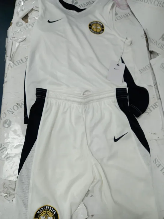 NIKE KIDS SHORT & T-SHIRT SET MANCHESTER BASKETBALL CLUB JERSEY - SIZE M 