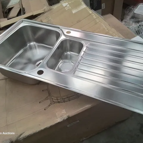 STAINLESS STEEL REVERSIBLE 1.5 BOWL SINK & SINGLE DRAINER 