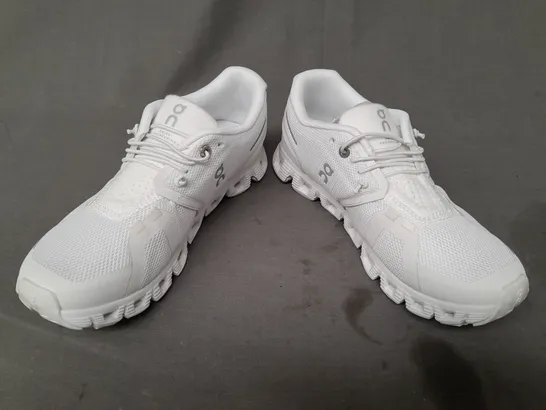 BOXED PAIR OF ON CLOUD 5 SHOES IN WHITE UK SIZE 3