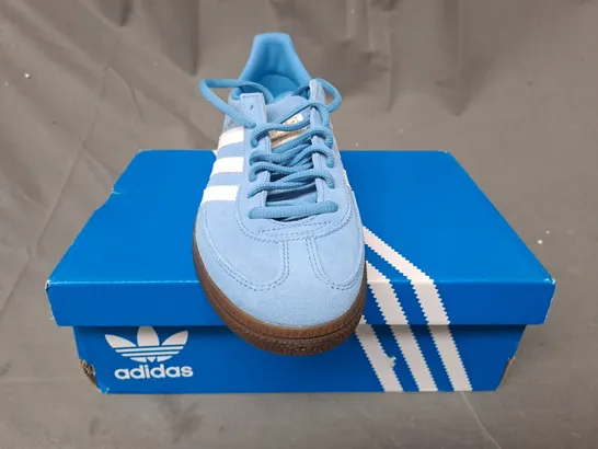 BOXED PAIR OF ADIDAS HANDBALL SPEZIAL IN BLUE/WHITE UK SIZE 6