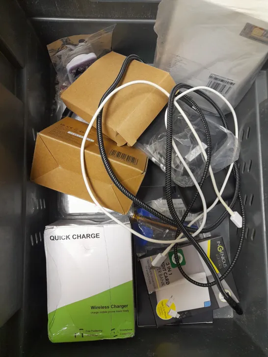 BOX OF APPROXIMATELY 20 ASSORTED PHONE/TABLET ACCESSORIES TO INCLUDE POWERBANKS, WIRELESS SPEAKER, CHARGING CABLES ETC 