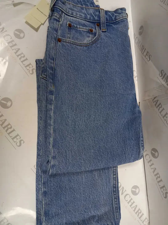 ABERCROMBIE & FITCH THE STRAIGHT 90'S ULTRA HIGH RISE BLUE JEANS - SIZE 25 OR