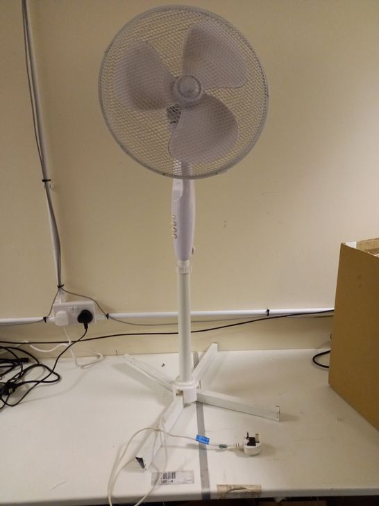 HIGHLANDS 16 INCH STAND FAN
