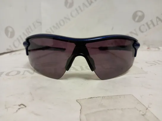 OAKLEY RADARLOCK SPORTING EYEWEAR