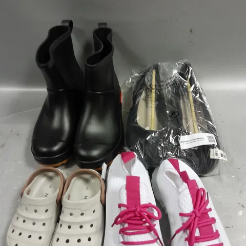 APPROXIMATELY 15 ASSORTED PAIRS OF FOOTWEAR IN VARIOUS STYLES & SIZES