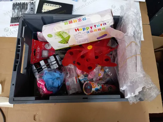 BOX OF APPROX 30 ASSORTED TOYS TO INCLUDE - DOMINOES SET, PACKS OF PENS, POP MARVEL ACTION FIGURE ETC