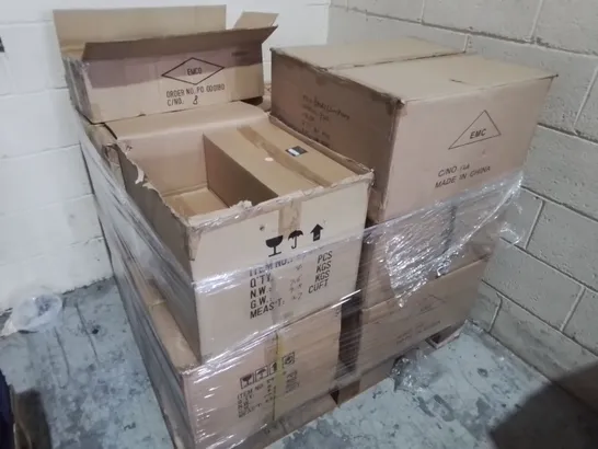 PALLET CONTAINING 11 MULTIPACK BOXES OF ASSORTED LIGHTING ITEMS TO INCLUDE EMCOLITE AND NEW HALOGEN DOWNLIGHTS AND ROSEN WALL LIGHTS