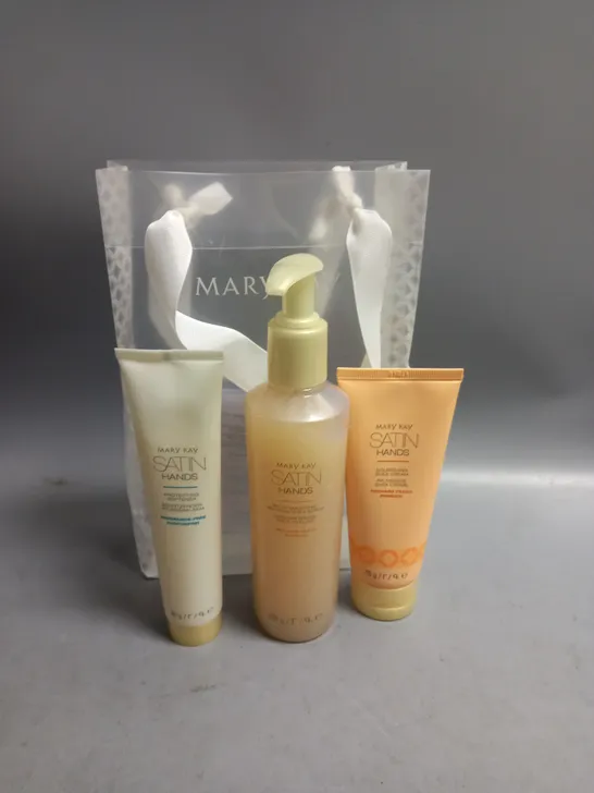 MARY KAY SATIN HANDS GIFT SET INCLUDING SMOOTHIE SCRUB, NOURISHING CREAM AND PROTECTING SOFTENER