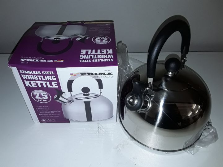 Lot 8073 PRIMA STAINLESS STEEL 2.5L WHISTLING KETTLE Simon Charles