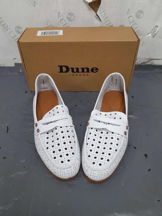 BOXED PAIR OF DUNE LONDON WHITE LEATHER LASER CUT LOAFER IN SIZE 7