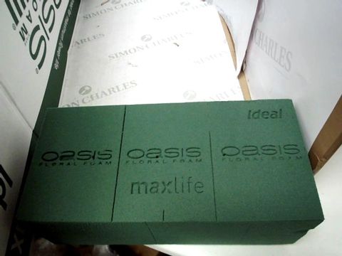 BOX OF APPROXIMATELY 20 OASIS MAX LIFE FLORAL FOAM BLOCKS