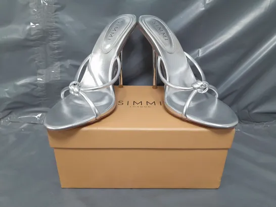 BOXED PAIR OF SIMMI LONDON LOUNA OPEN TOE HIGH HEEL SANDALS IN METALLIC SILVER UK SIZE 5