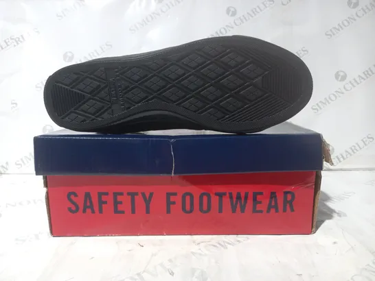BOXED PAIR OF LEE COOPER WORKWEAR SAFETY BOOTS IN BLACK UK SIZE 9