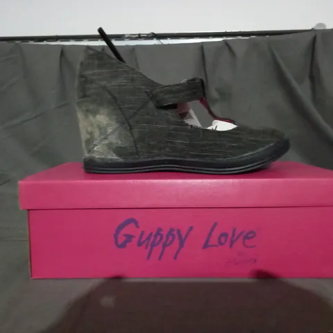 APPROXIMATELY 9 BOXED PAIRS OF GUPPY LOVE BY BLOWFISH WEDGE SHOES IN VARIOUS SIZES TO INCLUDE SIZE 39.5EU